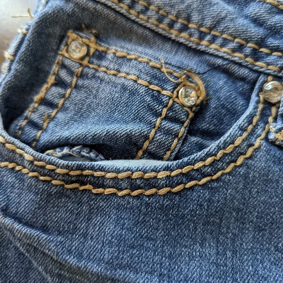 Earl Jeans women's cropped embellishment embroidered size 8 - Picture 3 of 10